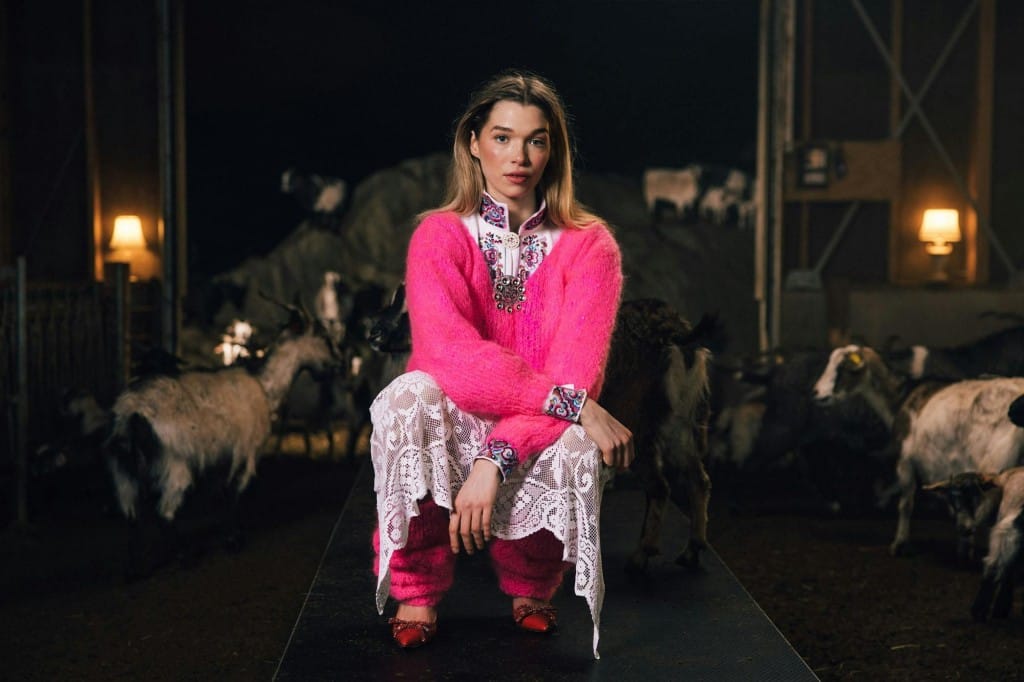 455-01-05B_BM_Amanda_Genser_Neon_Pink_02
